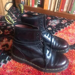 Dr. Martins 1460 boots in dark red/cherry 🍒